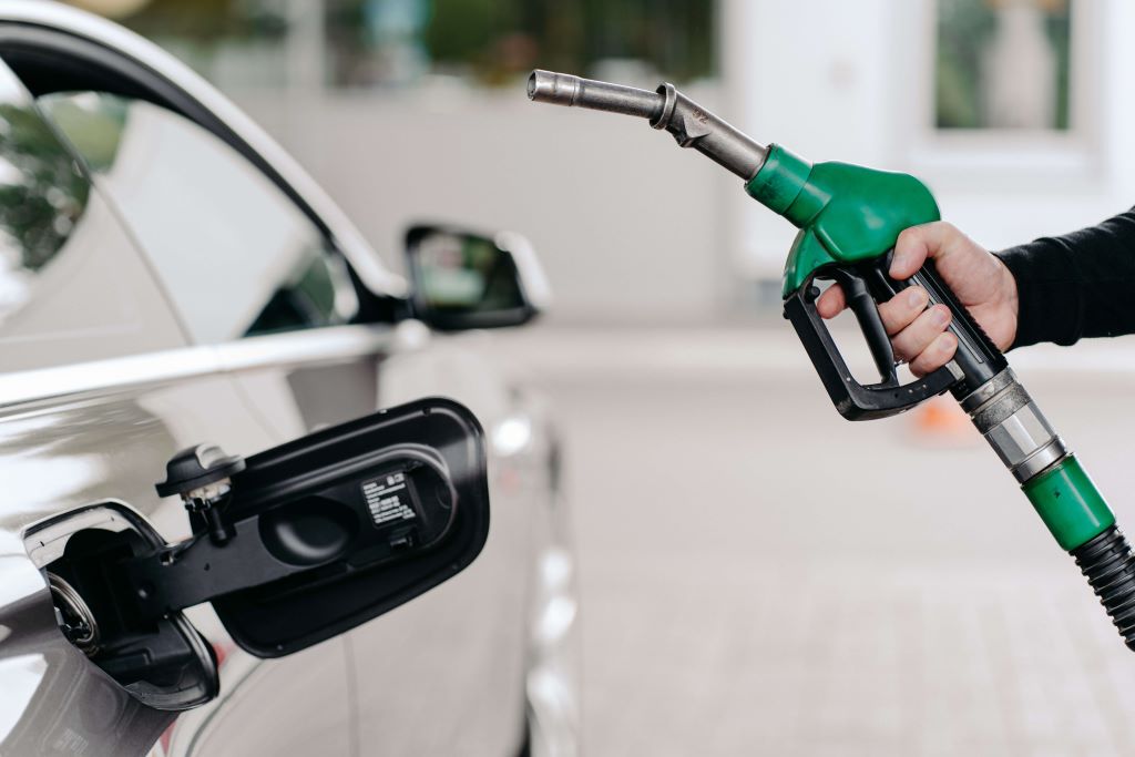 Economical Driving Tips: How to Save Fuel While Driving?